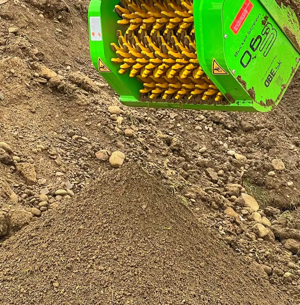 Godet cribleur pour pelle et minipelle